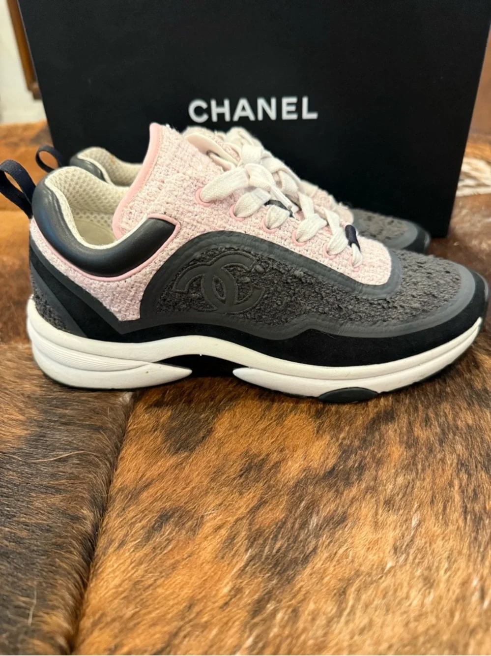 CHANEL box pair dust